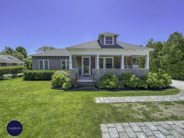 Cape Cod Home 994970
