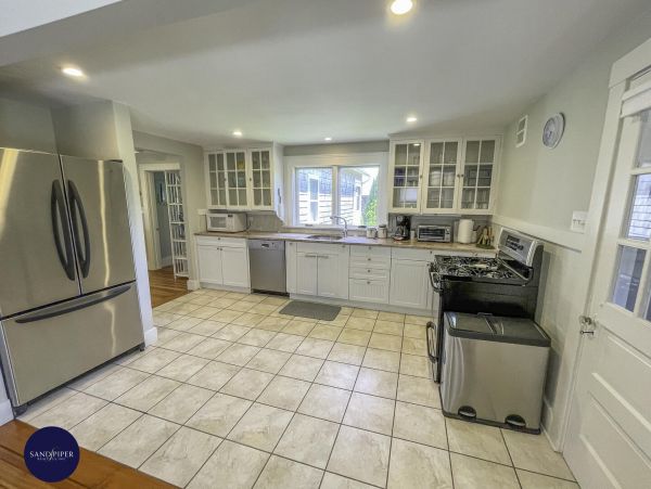 Cape Cod Home 994970