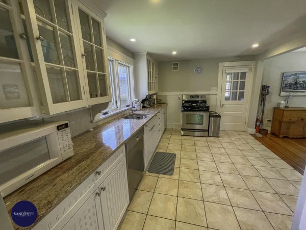 Cape Cod Home 994970