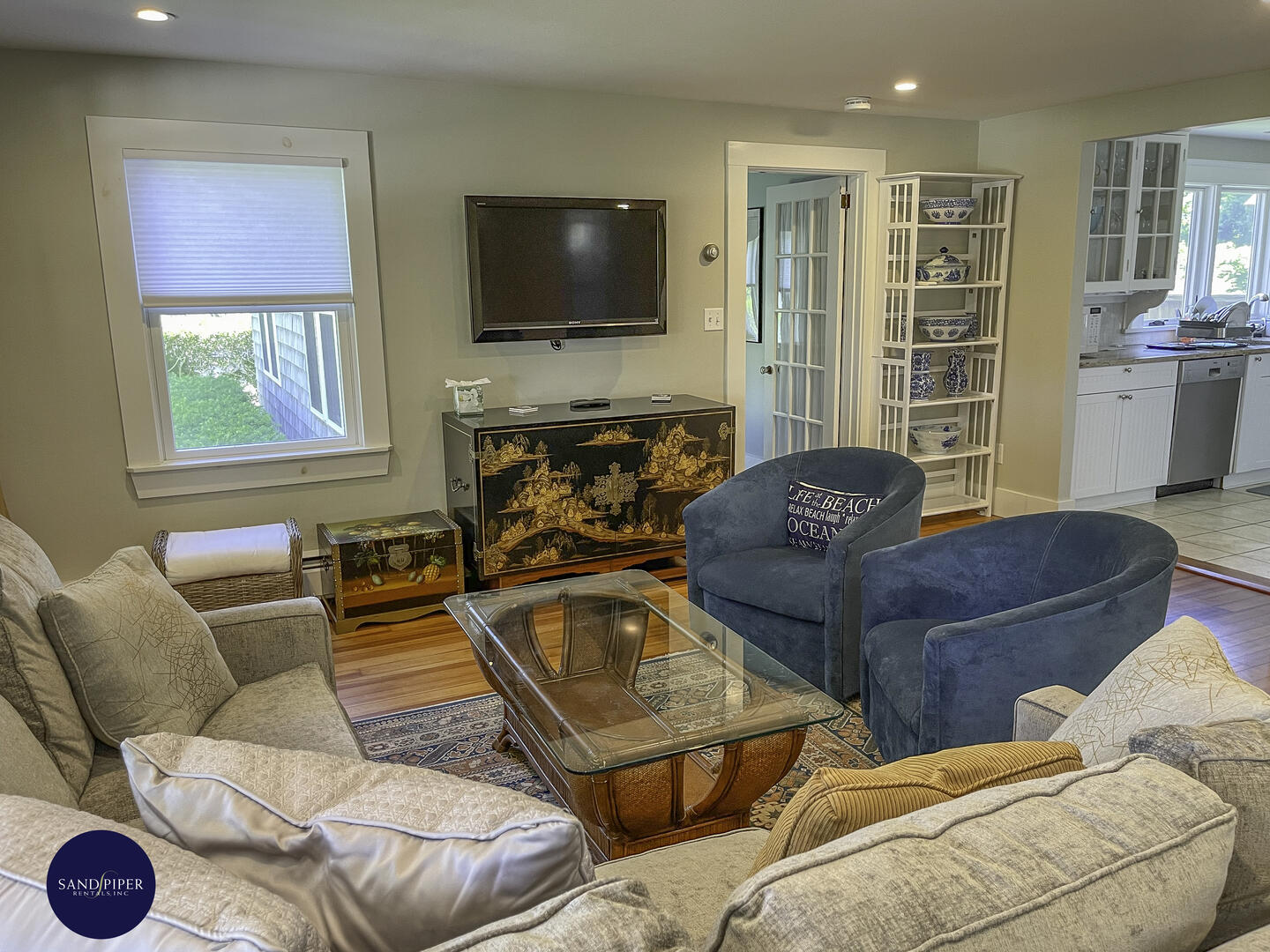 Cape Cod Home 994970