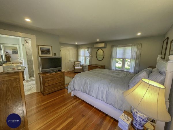 Cape Cod Home 994970