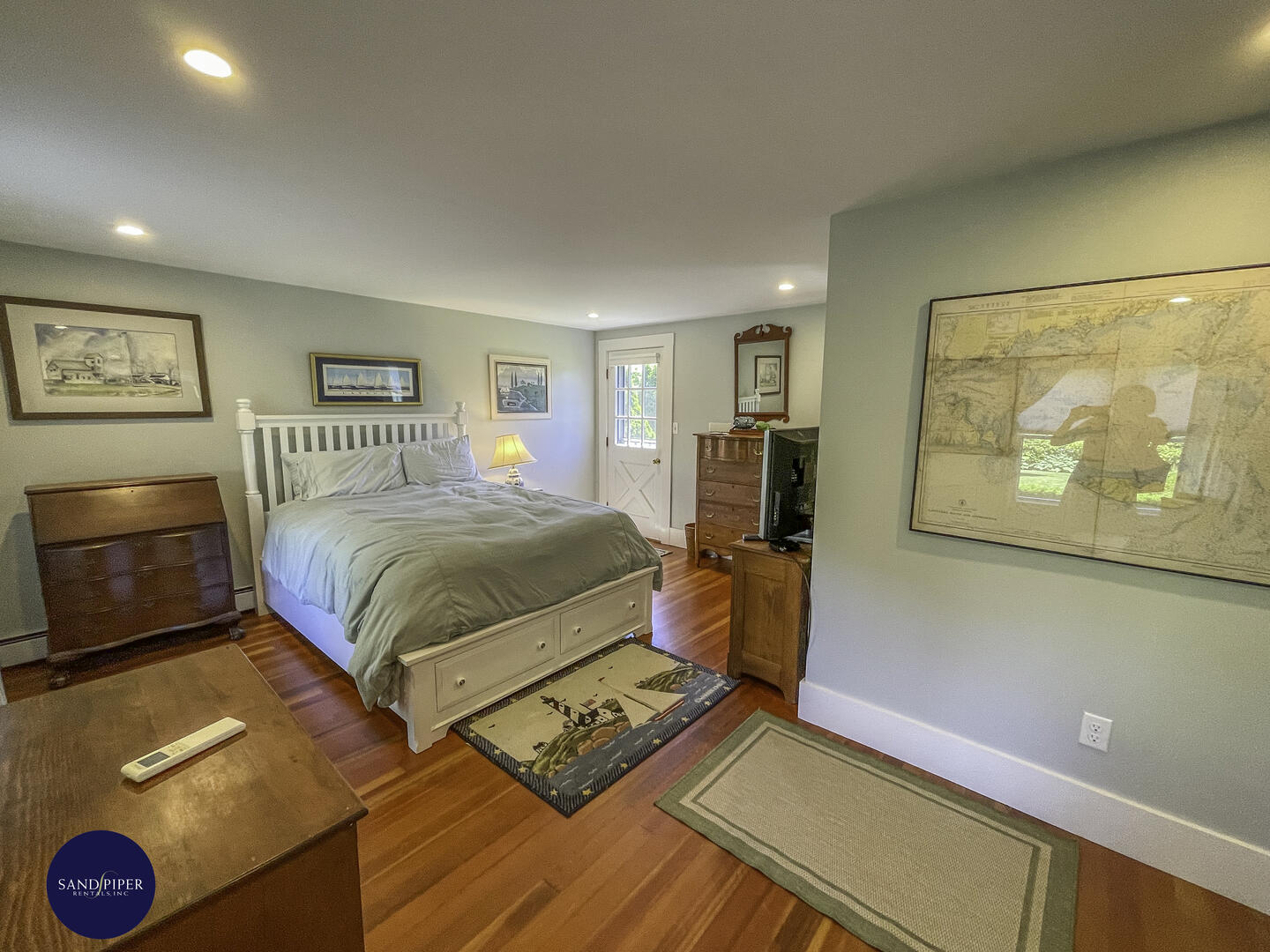 Cape Cod Home 994970