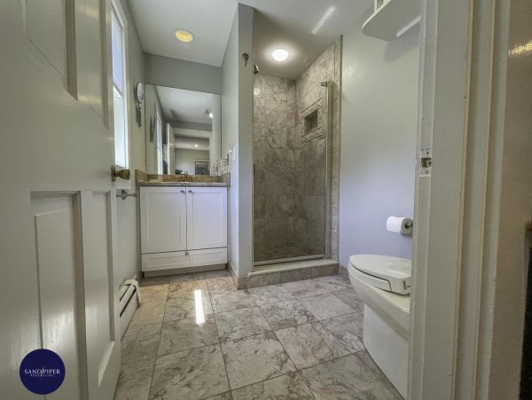 Cape Cod Home 994970