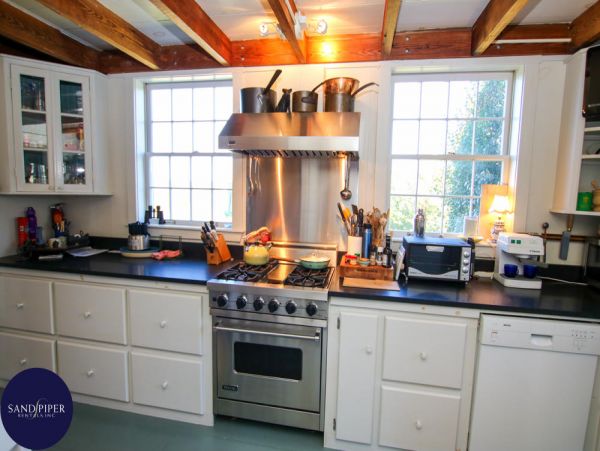 Cape Cod Home 994971