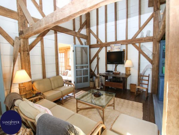Cape Cod Home 994971