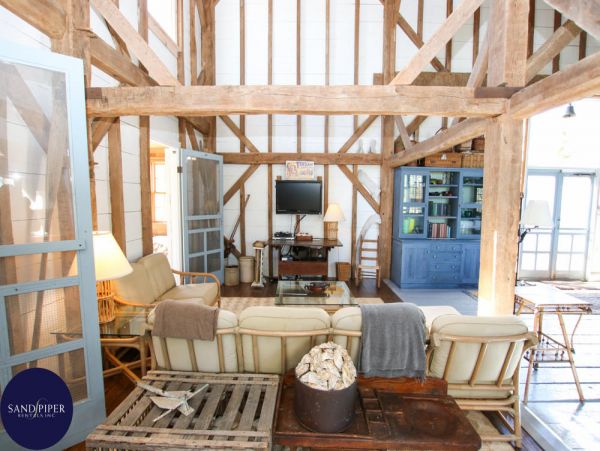 Cape Cod Home 994971