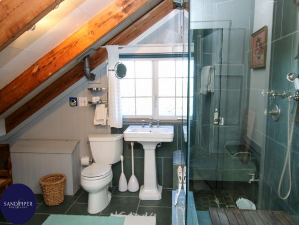 Cape Cod Home 994971