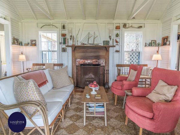 Cape Cod Home 994972