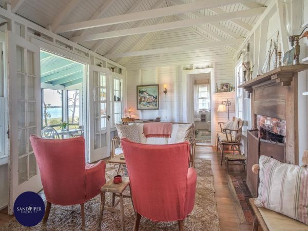 Cape Cod Home 994972