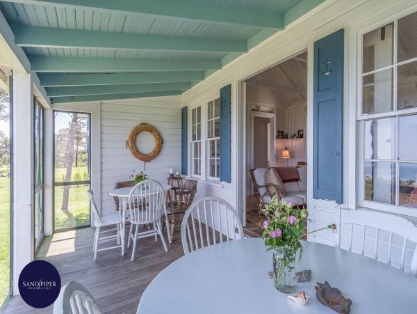 Cape Cod Home 994972