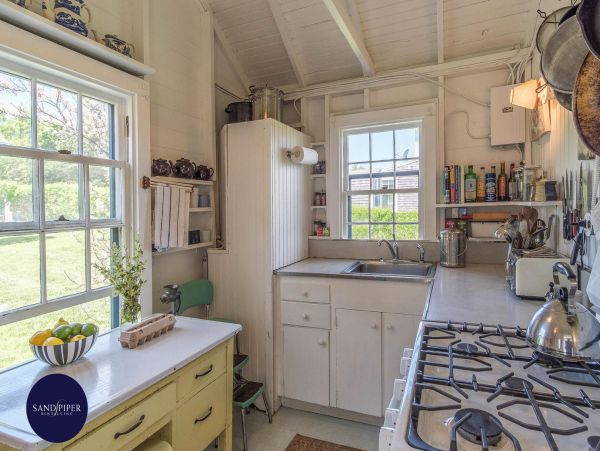 Cape Cod Home 994972