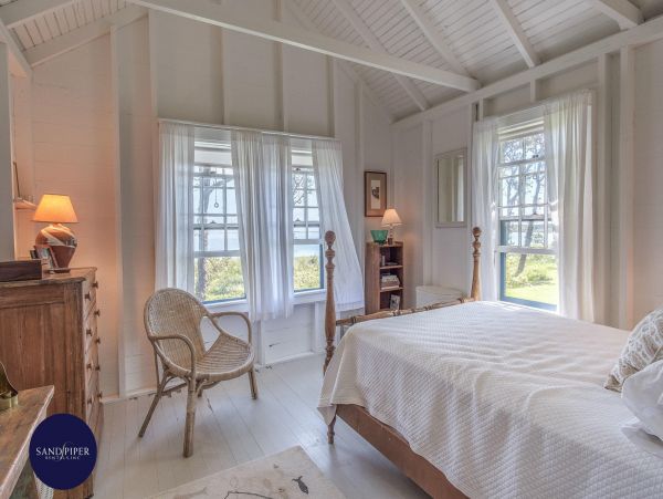Cape Cod Home 994972