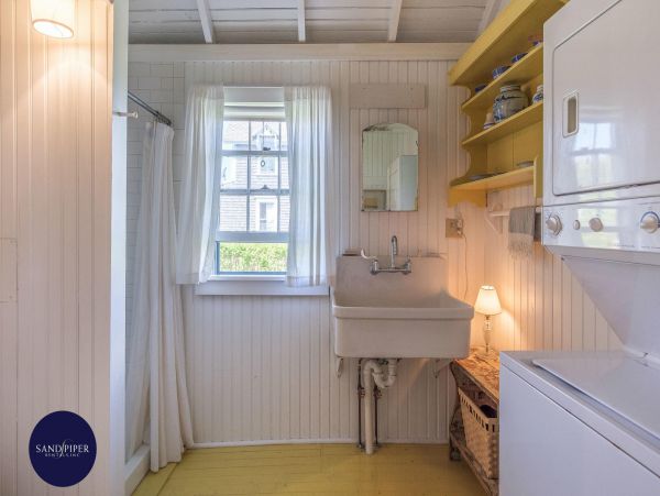 Cape Cod Home 994972