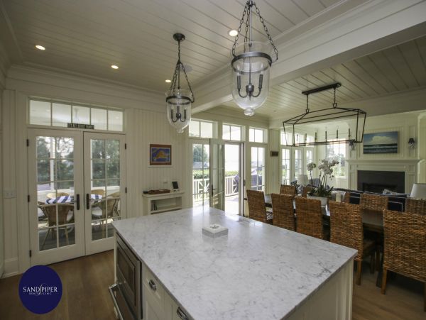 Cape Cod Home 994973