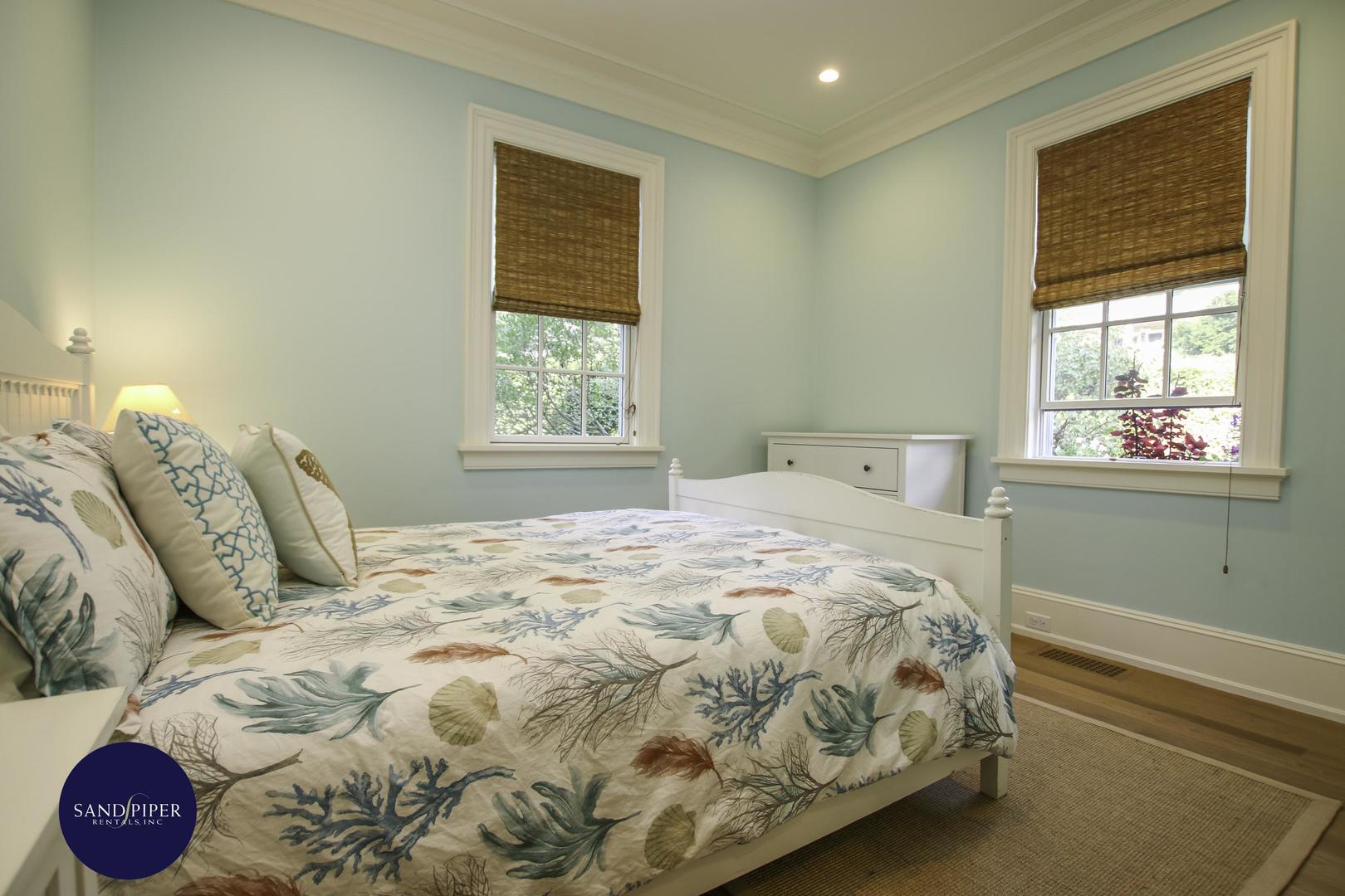 Cape Cod Home 994973