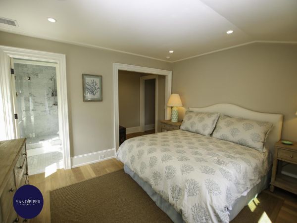 Cape Cod Home 994973