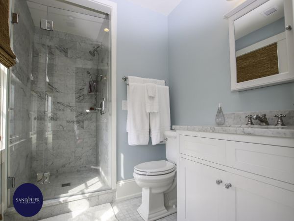 Cape Cod Home 994973
