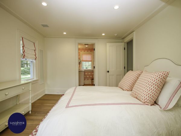 Cape Cod Home 994973