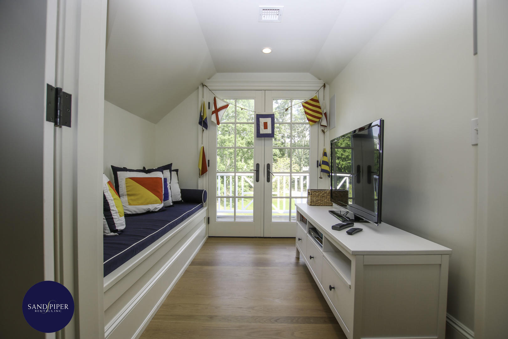 Cape Cod Home 994973