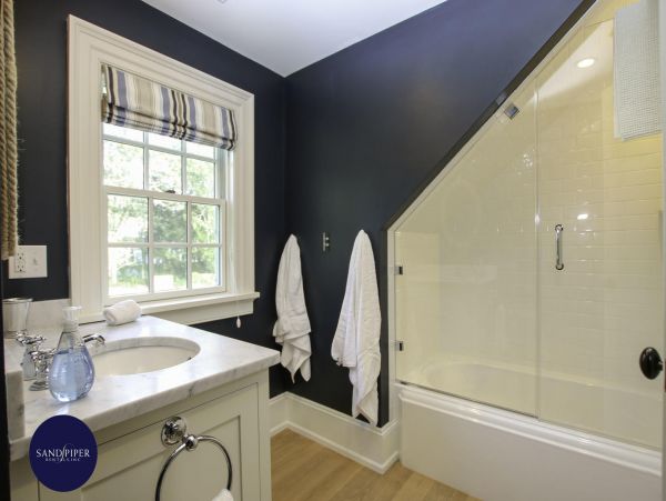 Cape Cod Home 994973