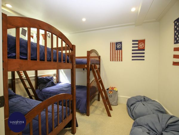 Cape Cod Home 994973