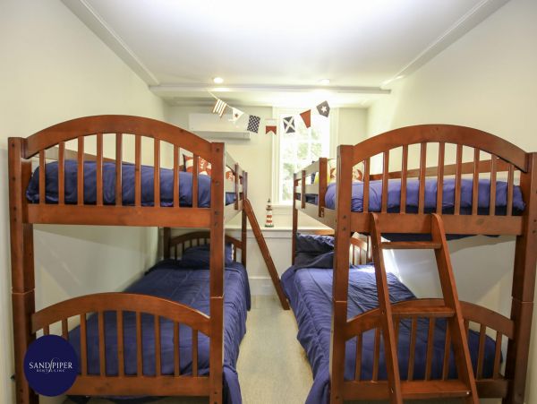 Cape Cod Home 994973