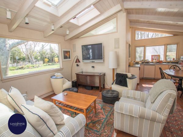 Cape Cod Home 994974