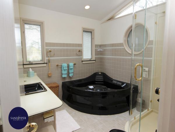 Cape Cod Home 994974