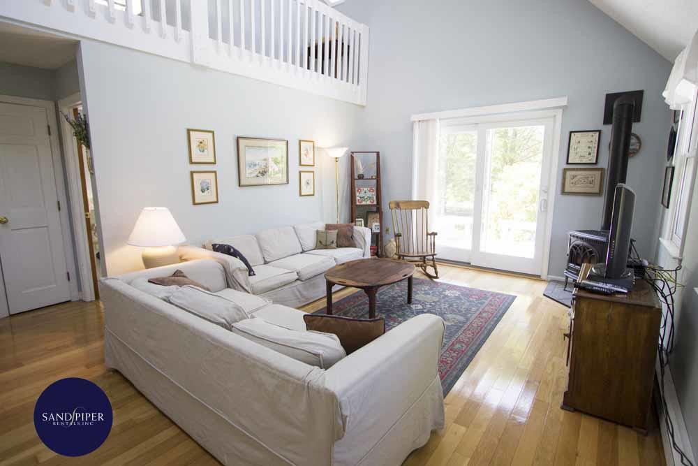 Cape Cod Home 994975