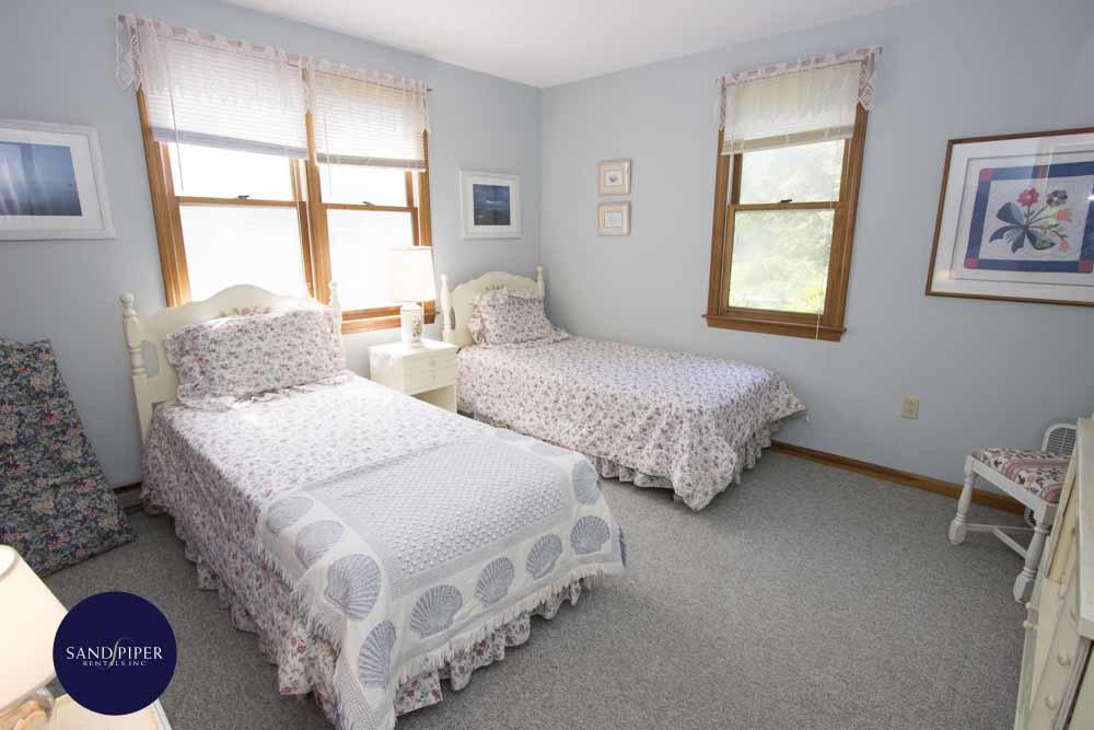 Cape Cod Home 994975