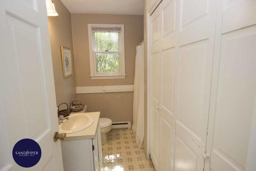 Cape Cod Home 994975