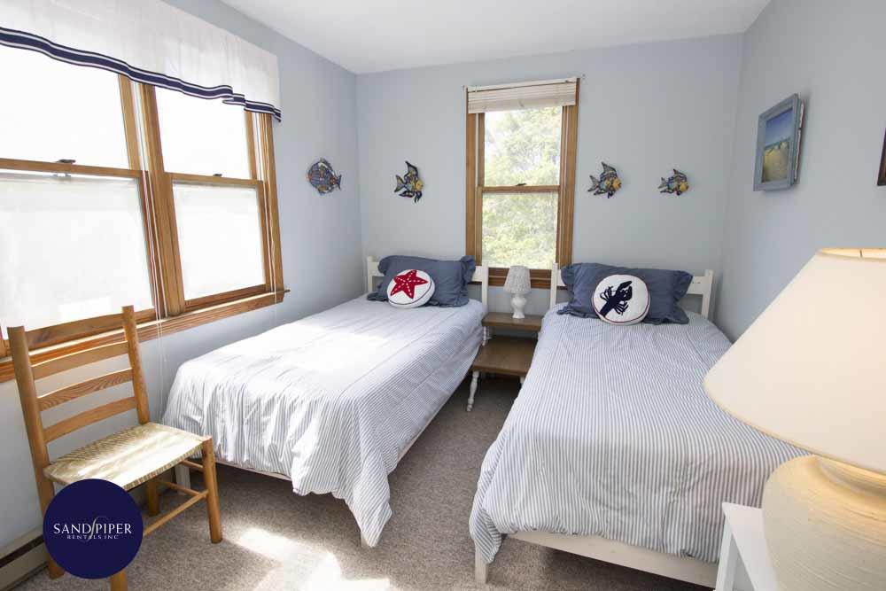 Cape Cod Home 994975