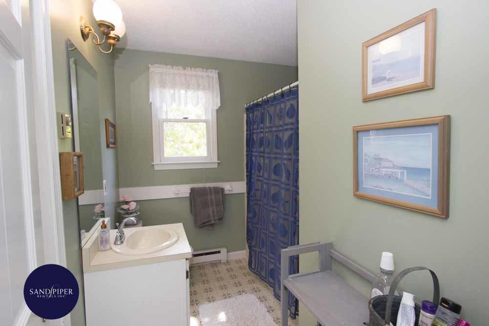 Cape Cod Home 994975