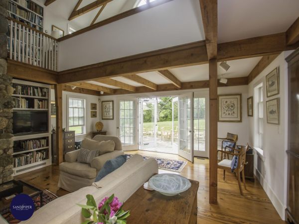 Cape Cod Home 994976