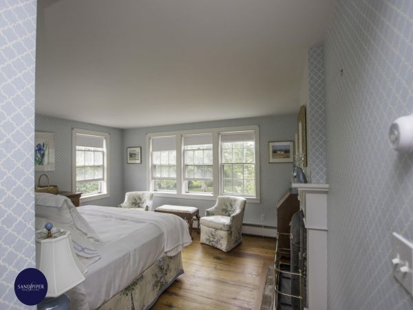 Cape Cod Home 994976