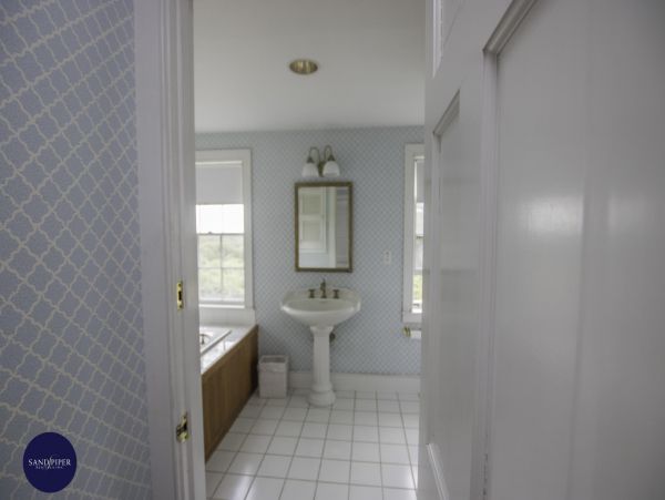 Cape Cod Home 994976