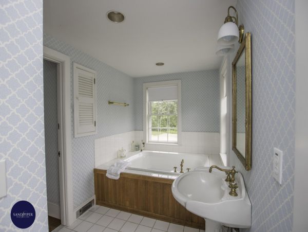 Cape Cod Home 994976