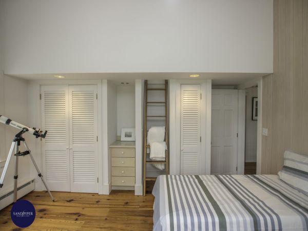 Cape Cod Home 994976