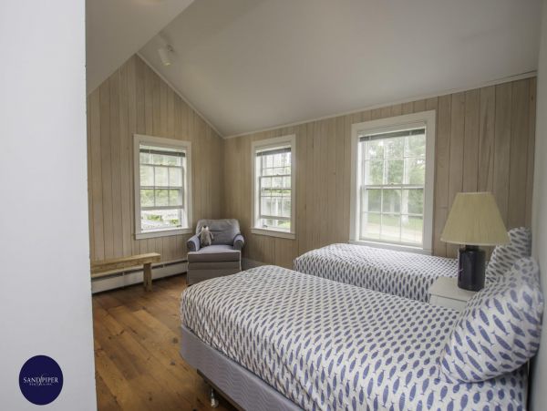 Cape Cod Home 994976