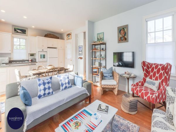 Cape Cod Home 994978