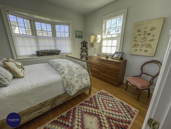 Cape Cod Home 994978