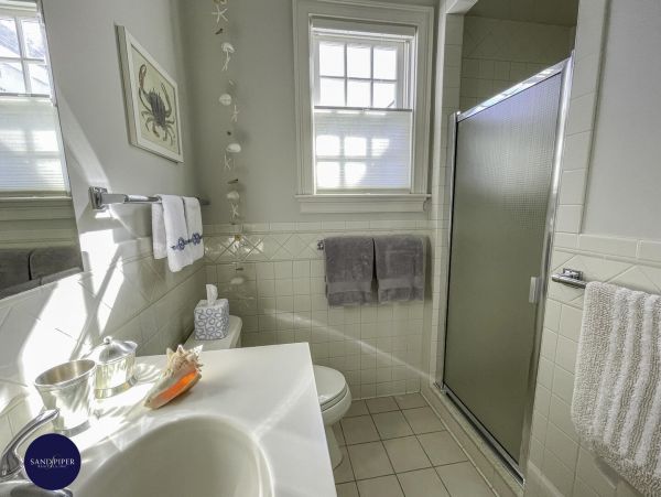 Cape Cod Home 994978