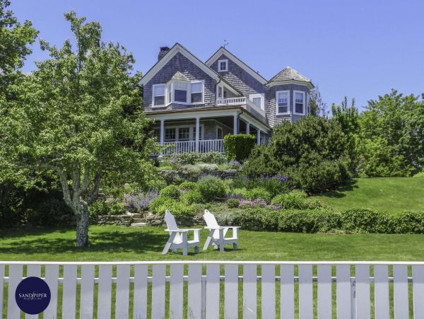 Cape Cod Home 994979