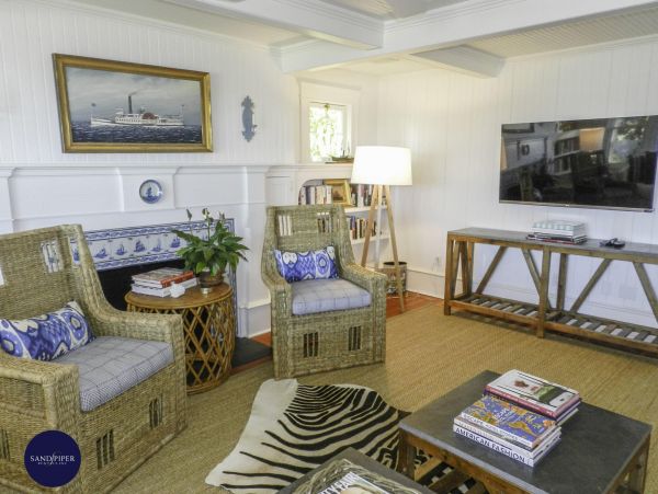 Cape Cod Home 994979