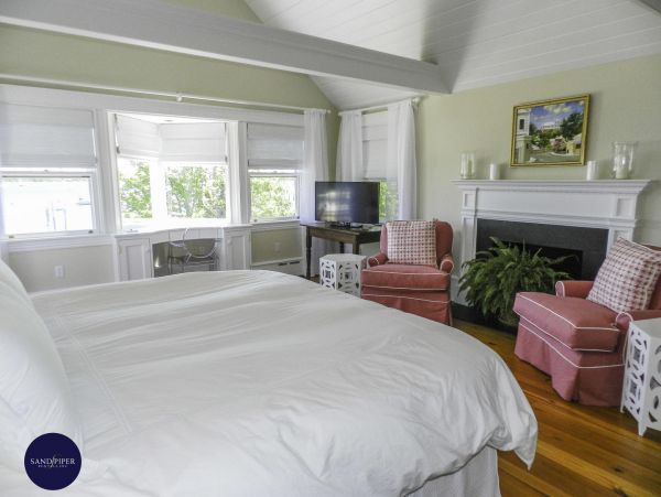 Cape Cod Home 994979