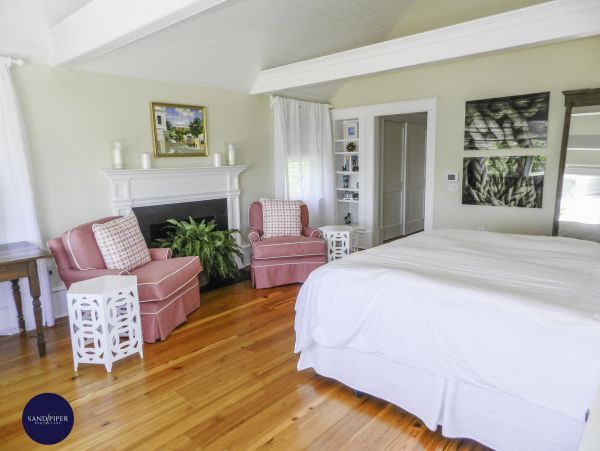 Cape Cod Home 994979