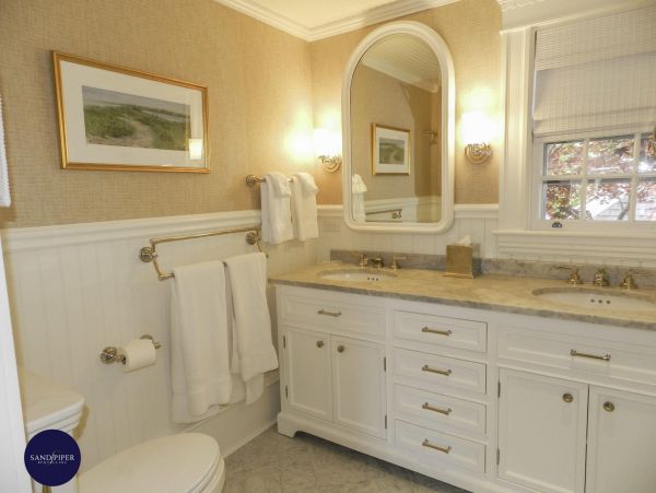 Cape Cod Home 994979