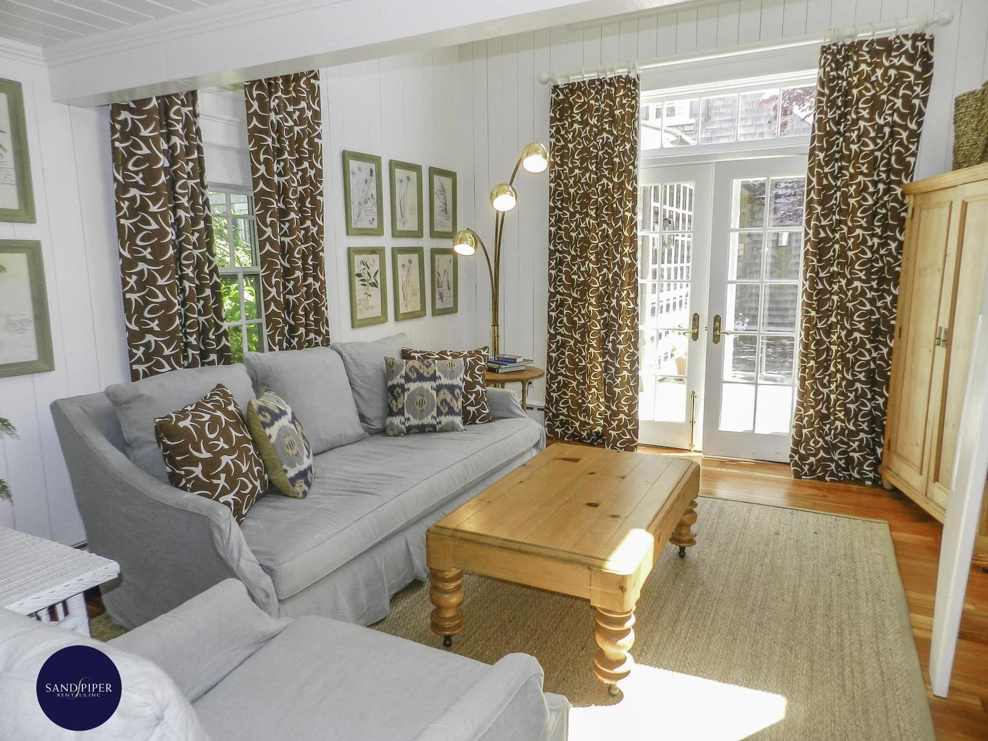 Cape Cod Home 994979