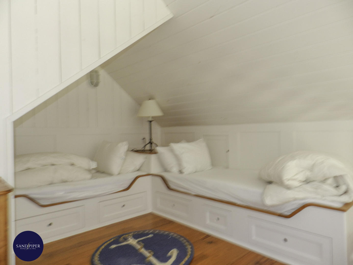 Cape Cod Home 994979