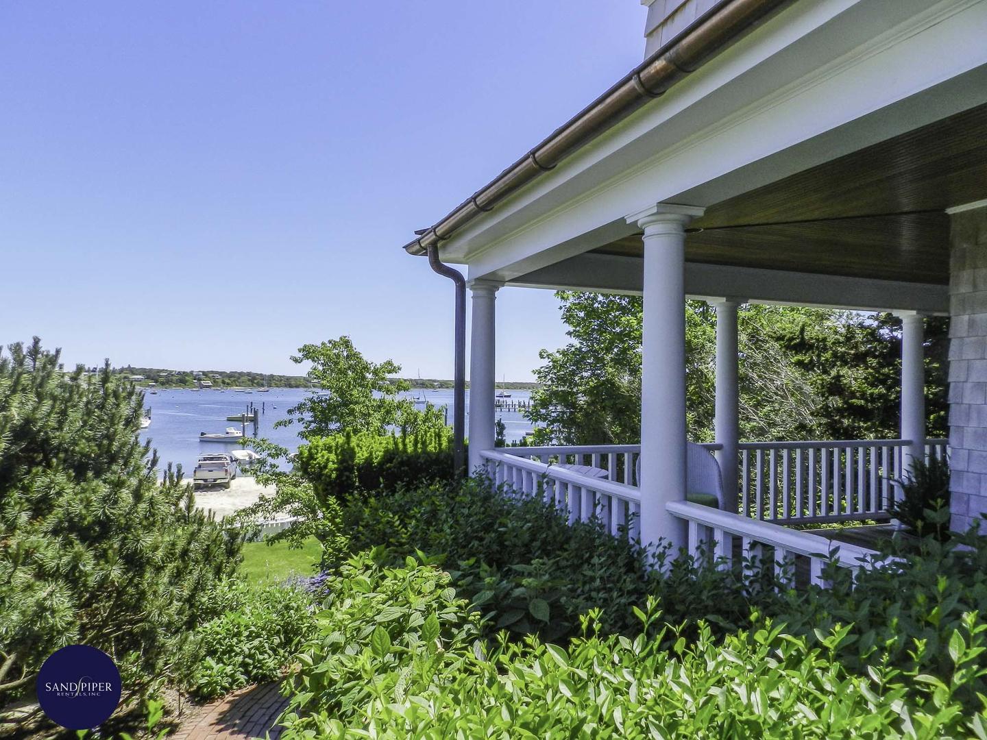 Cape Cod Home 994979